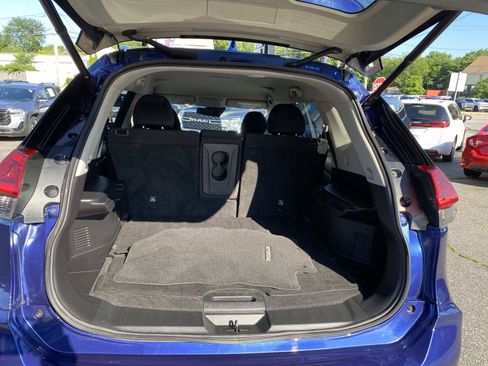 Used 2020 Nissan Rogue SV w/ Premium Package AWD/4WD image 6