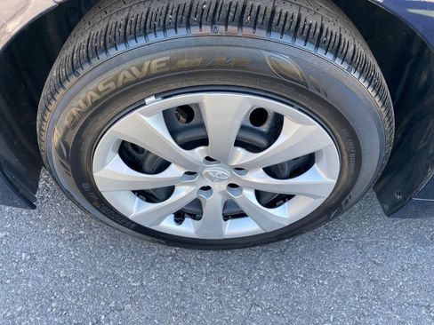 Used 2025 Toyota Corolla LE image 30