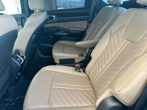 Certified 2025 Kia Sorento SX Prestige w/ Olive Brown Leather Package AWD/4WD image 28