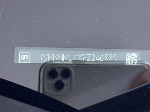 Used 2023 GMC Acadia SLE w/ Driver Convenience Package image 15