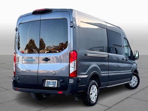 Used 2022 Ford E-Transit Medium Roof image 12