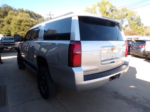 Used 2016 Chevrolet Suburban LT image 5