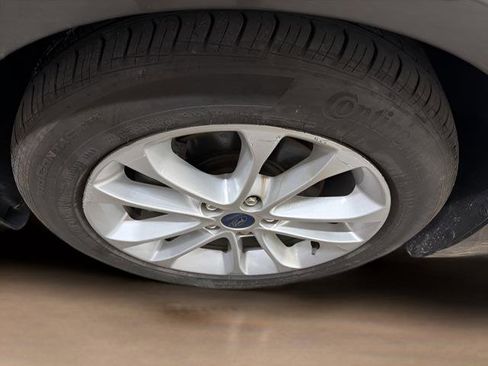 Used 2020 Ford Fusion SE FWD image 10