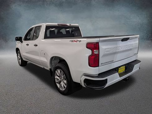 Used 2020 Chevrolet Silverado 1500 Custom w/ Custom Value Package AWD/4WD image 6