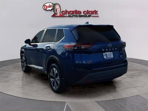 Used 2023 Nissan Rogue SV image 3