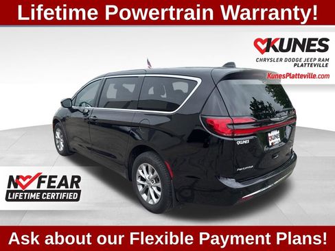 Used 2025 Chrysler Pacifica Select AWD/4WD image 7