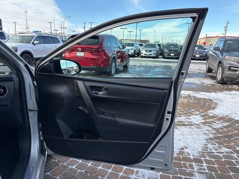 Used 2017 Toyota Corolla SE image 34
