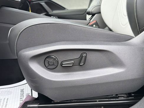 New 2026 Volkswagen Tiguan SE R-Line FWD image 24