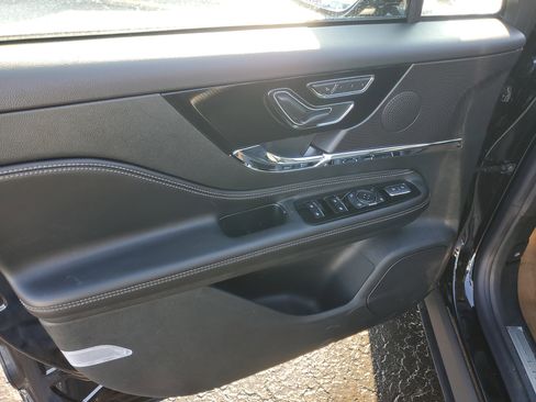 New 2026 Lincoln Corsair Premiere image 8