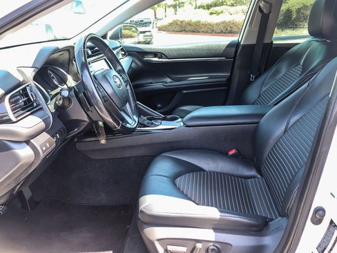 Used 2020 Toyota Camry SE FWD image 22