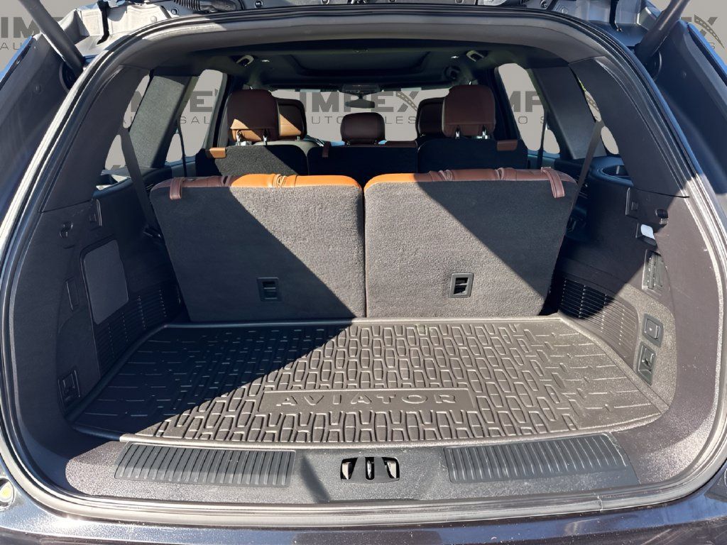 Used 2020 Lincoln Aviator Grand Touring w/ Elements Package Plus AWD/4WD image 30