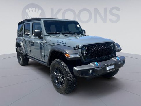 Used 2024 Jeep Wrangler Unlimited AWD/4WD image 2