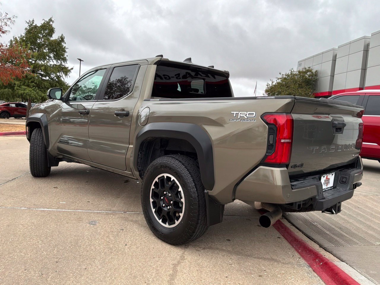 Used 2024 Toyota Tacoma TRD Off-Road w/ TRD Off Road Premium Package AWD/4WD image 8