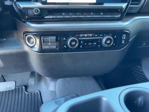 Used 2025 Chevrolet Silverado 2500 LT w/ Convenience Package image 18