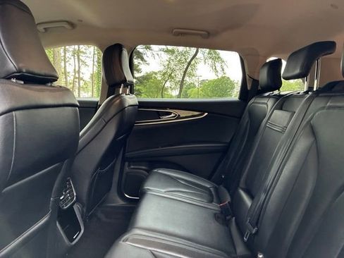 Used 2023 Lincoln Nautilus FWD w/ Premium Package image 22