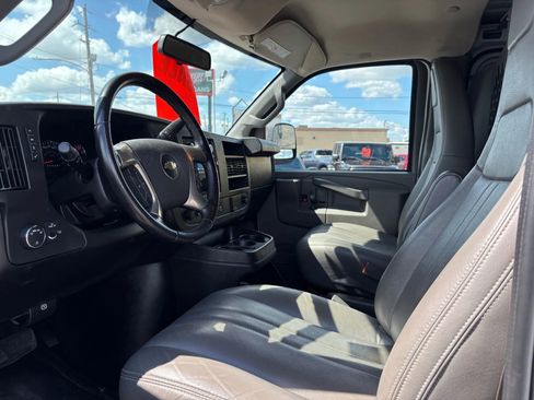 Used 2019 Chevrolet Express 2500 w/ Driver Convenience Package RWD image 4