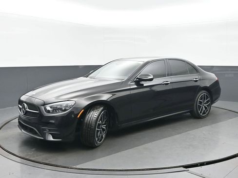 Used 2022 Mercedes-Benz E 450 E 450 w/ Driver Assistance Package image 7