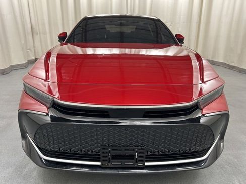 Used 2023 Toyota Crown Limited image 8