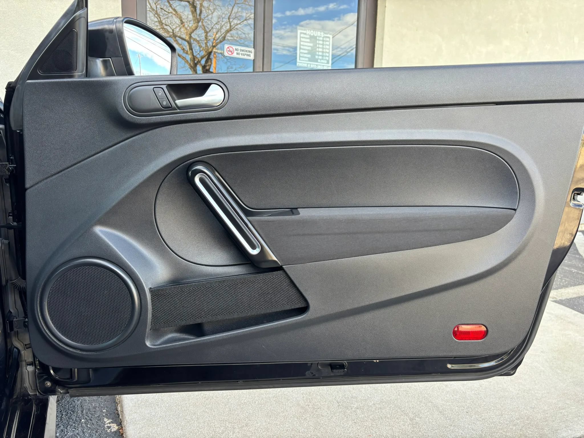 Used 2018 Volkswagen Beetle 2.0T S FWD image 43