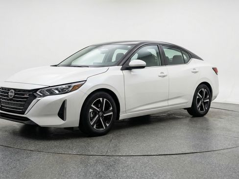 Used 2025 Nissan Sentra SV image 3