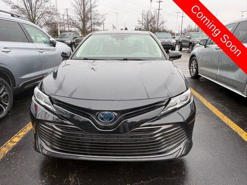 Used 2019 Toyota Camry LE image 2