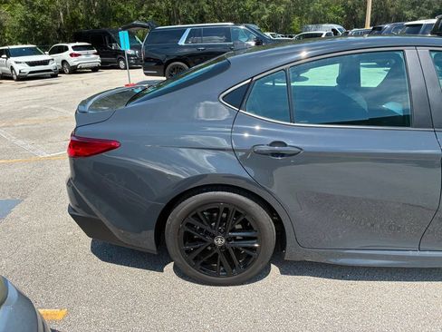 Used 2025 Toyota Camry SE FWD image 4