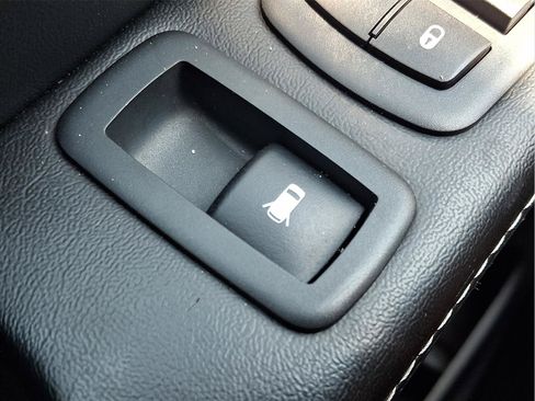 Used 2018 Dodge Grand Caravan SE FWD image 20