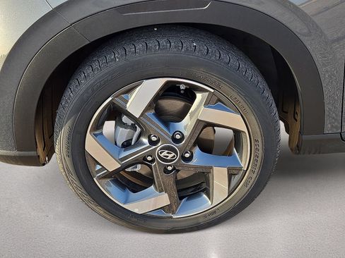 Used 2025 Hyundai Venue SEL FWD image 10