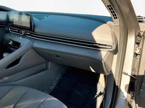 Used 2024 Hyundai Elantra SEL image 17