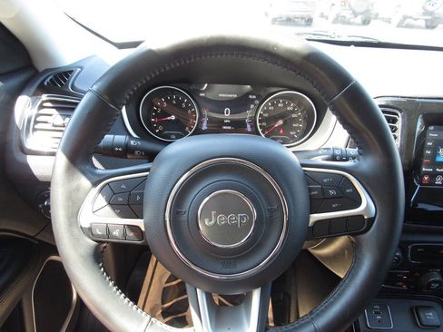 Used 2018 Jeep Compass Latitude w/ Popular Equipment Group FWD image 27