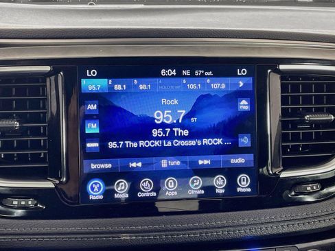 Used 2017 Chrysler Pacifica Limited w/ UConnect Theater Package FWD image 7