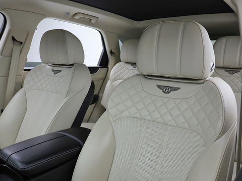Certified 2017 Bentley Bentayga AWD/4WD image 27