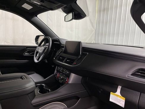 Used 2024 GMC Yukon XL SLT image 32