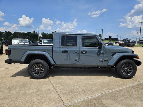 New 2026 Jeep Gladiator Sport AWD/4WD image 7