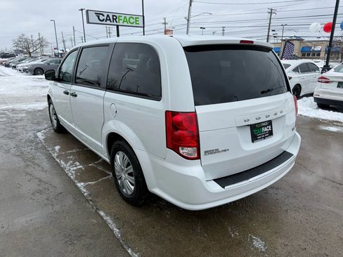 Used 2019 Dodge Grand Caravan SE image 9