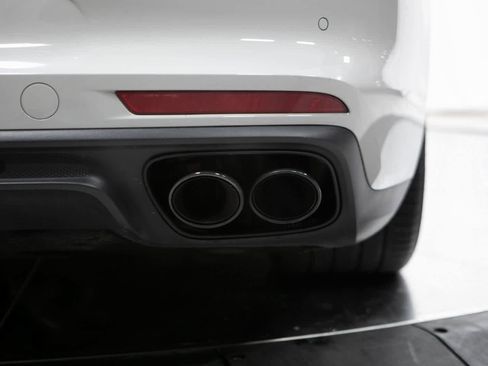 Certified 2022 Porsche Panamera Platinum Edition image 36