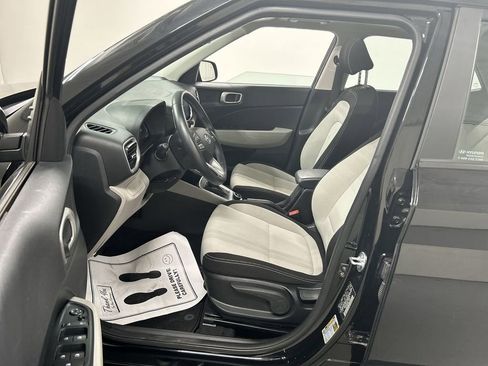 Used 2023 Hyundai Venue SEL w/ Cargo Package image 9