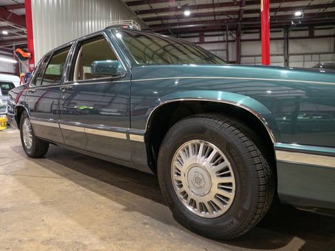 Used 1992 Cadillac De Ville Sedan FWD image 38