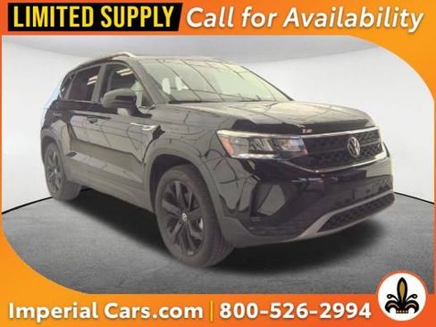 Used 2023 Volkswagen Taos SE w/ Black Wheel Package AWD/4WD image 1