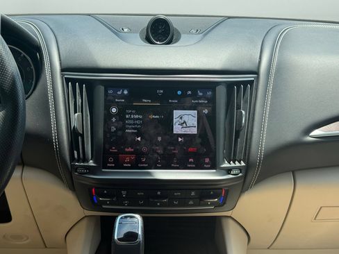 Used 2022 Maserati Levante Modena AWD/4WD image 39