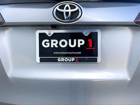 Used 2018 Toyota RAV4 LE FWD image 10