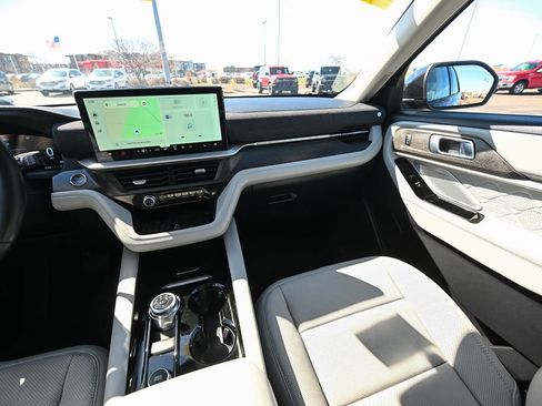 Used 2025 Ford Explorer Platinum w/ Ultimate Package AWD/4WD image 35