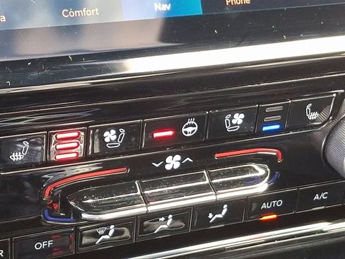 Used 2021 Jeep Grand Cherokee L Overland w/ Luxury Tech Group IV image 23