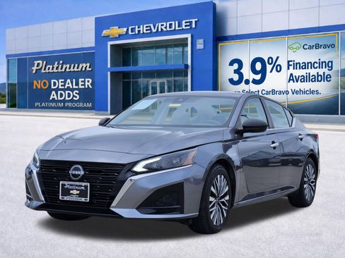 Used 2024 Nissan Altima 2.5 SV FWD image 2