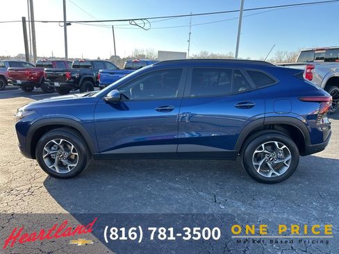 Used 2024 Chevrolet Trax LT w/ Driver Confidence Package image 8