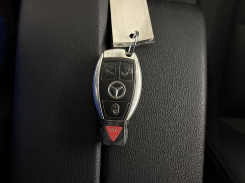 Used 2010 Mercedes-Benz GLK 350 4MATIC image 33