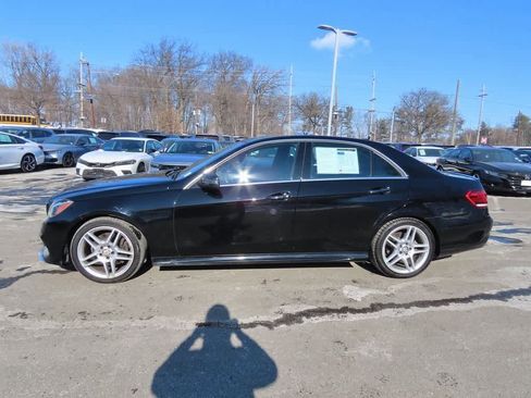 Used 2016 Mercedes-Benz E 400 4MATIC Sedan image 3