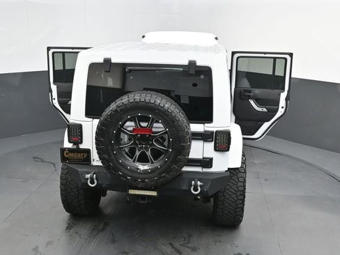 Used 2015 Jeep Wrangler Unlimited Sahara w/ Connectivity Group AWD/4WD image 45