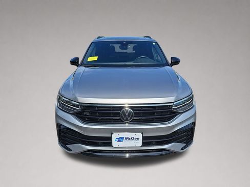 Used 2024 Volkswagen Tiguan SE R-Line AWD/4WD image 9