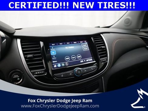 Used 2022 Chevrolet Trax LT w/ LT Convenience Package image 6